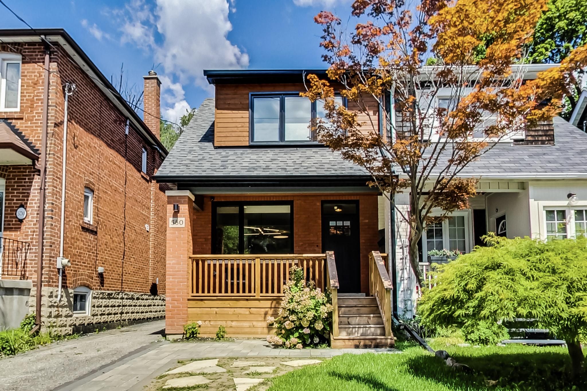 Photo of 580 Merton St