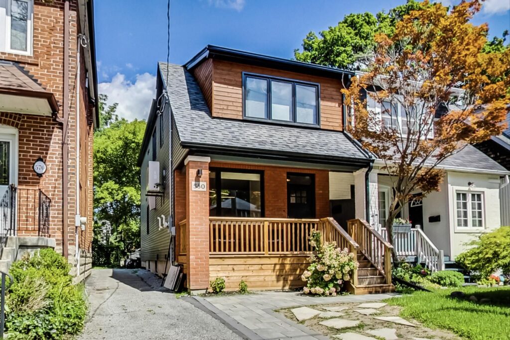 Photo of 580 Merton St