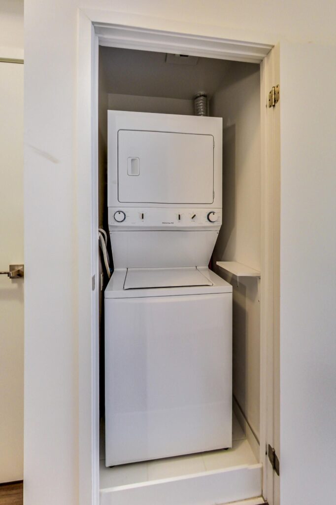 Photo of 89 Dunfield Avenue Suite 2902
