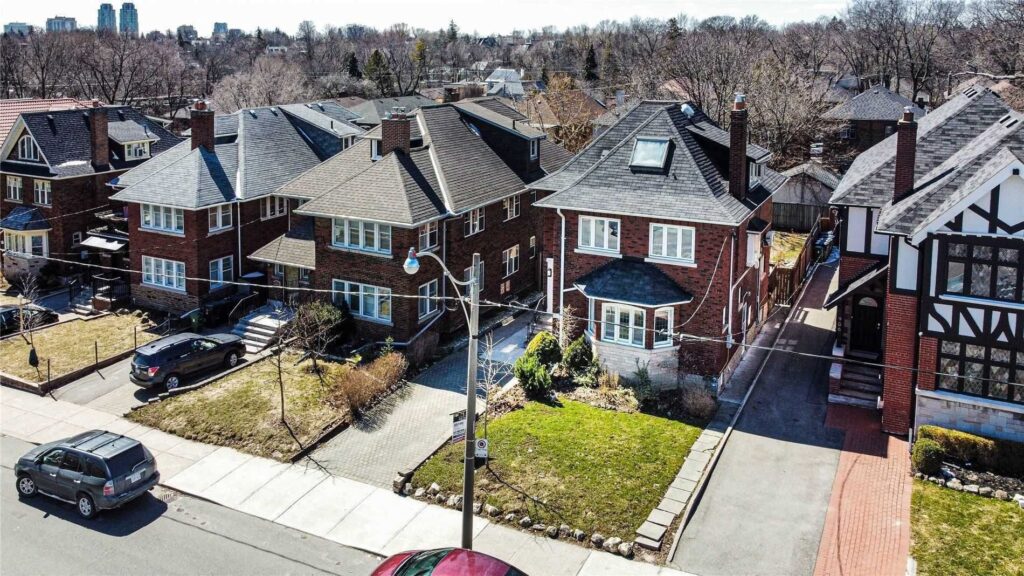 Photo of 904 Avenue Road
