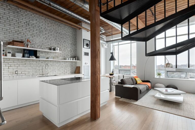 13 - 993 Queen Street W